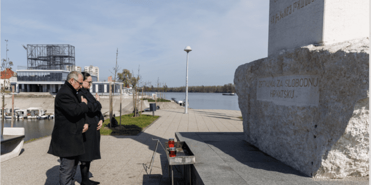 Svijeće za slobodnu Hrvatsku: Počast žrtvama komunizma i proboju Srijemskog fronta