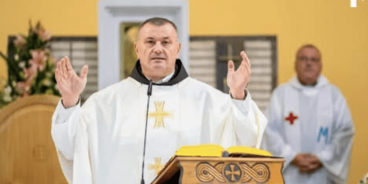 (VIDEO) Mostarski župnik bez dlake na jeziku: Tri vrste muškaraca koje treba izbjegavati