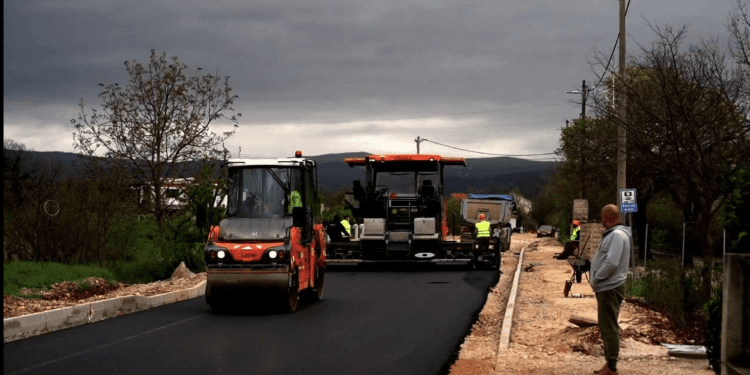 (VIDEO) Završna faza radova: Proložac dobiva modernu i sigurnu prometnicu