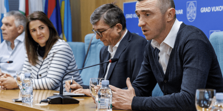 Delegacija Tirola i austrijski veleposlanik posjetili Vukovar: Dugogodišnja suradnja i vrijedne donacije vatrogasnih vozila temelj su prijateljstva i napretka