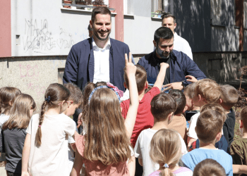 Gradonačelnik Radić obišao obnovljeno dječje igralište u naselju Stanka Vraza