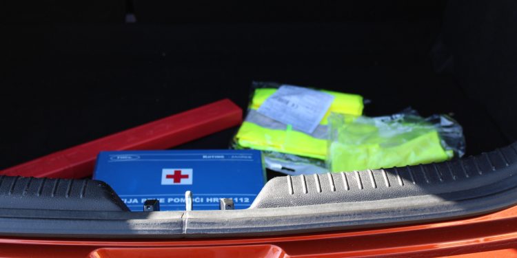 Nacionalna akcija „5 do 12“: Preventivna provjera kutija prve pomoći u vozilima