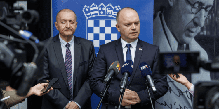 Vukovarskim vrtićima i igralištima 100.000 eura: Ministar Šipić uručio ugovore za ulaganje u najmlađe
