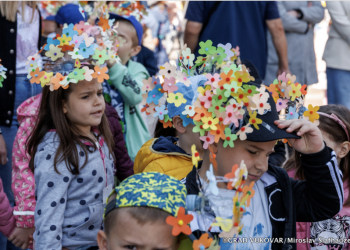 (FOTO) Cvjetna rapsodija u Vukovaru: Festival cvijeća pretvorio gradski trg u oazu boja, mirisa i dobre zabave
