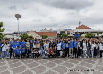 Vukovarski maturanti norijadom i plesom Quadrille proslavili kraj srednjoškolskog obrazovanja