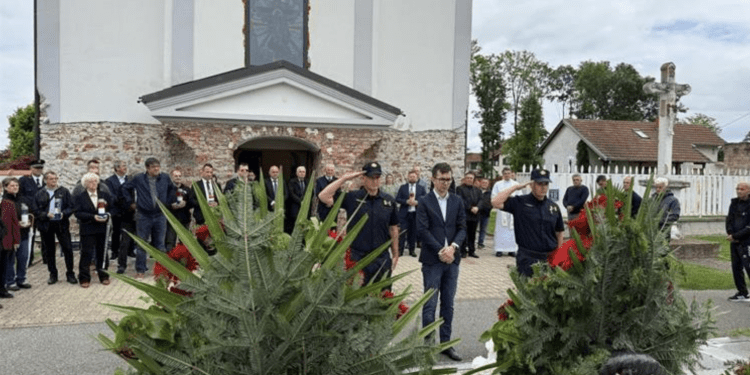 PU vukovarsko-srijemska je danas, u okviru obilježavanja Dana Općine Tordnici, odala počast poginulim i nestalim u Domovinskom ratu