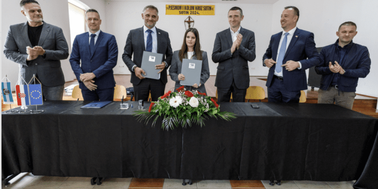 (VIDEO) Sotin dobiva modernu cestu: Potpisan ugovor za drugu fazu rekonstrukcije DC2