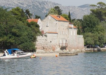 Nasilje nad maloljetnikom u Kaštel Lukšiću: Počinitelj pod istragom, mještani još u šoku