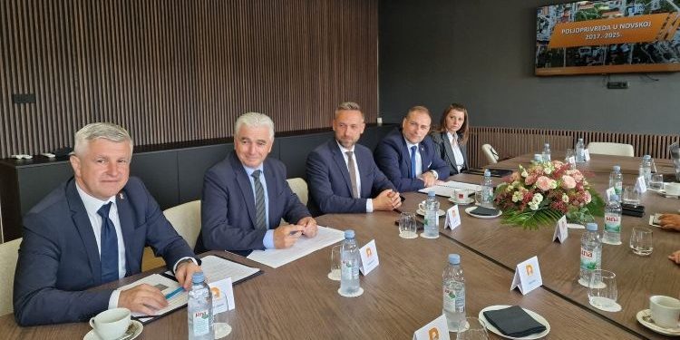 SNAŽAN VJETAR U LEĐA NOVSKOJ Vlada i ministri najavili podršku poljoprivredi i drvoprerađivačima