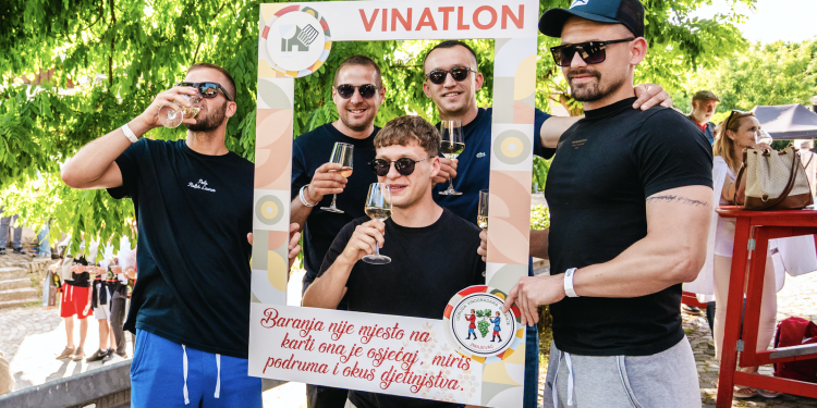 VINATLON 2025. Baranja slavila vino, tradiciju i glazbu uz Doris Dragović