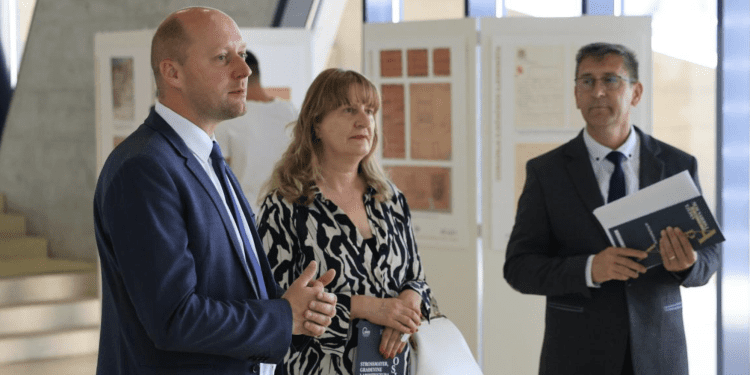 Izložba posvećena Strossmayeru otvorena u Državnom arhivu u Osijeku