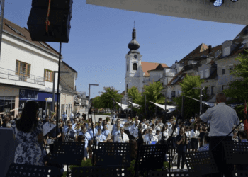 Dvije stotine glazbenika na 39. smotri vatrogasnih puhačkih orkestara u Valpovu