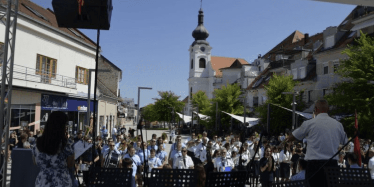 Dvije stotine glazbenika na 39. smotri vatrogasnih puhačkih orkestara u Valpovu