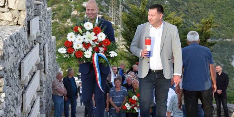 Dan državnosti u Kaštelima obilježen uz počast braniteljima i glazbeni program