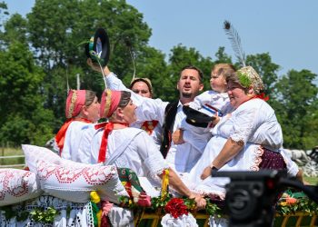 Snaga tradicije u Babinoj Gredi: Milanović pozvao na očuvanje identiteta na “Konjima bijelcima”