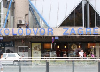 Zašto je Marokanac, koji je policajki glavom udarao o zid, slobodno šetao Zagrebom?