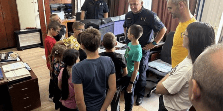 Policija kao prijatelj: Djeca iz škole “Malac Genijalac Vinkovci” na edukativnom druženju u PU vukovarsko-srijemskoj