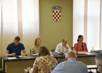 Ključne odluke i rezultati s 2. sjednice Gradskog vijeća Grada Kaštela: Višak u proračunu, rast odvajanja otpada i sigurnosni izazovi