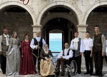 Predstava “Miljenko & Dobrila” – ljubavna priča na daskama koje život znače u izvedbi Udruge tjelesnih invalida Kaštela