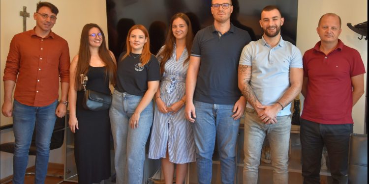 Konstituiran novi Savjet mladih Grada Kaštela: Katarina Šustić izabrana za predsjednicu