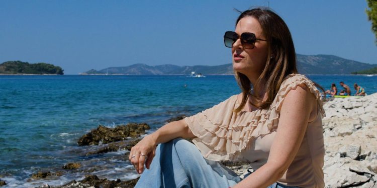 Anđela Zelić nakon hita s Draženom Zečićem zaplovila solo vodama – stiže “Spora ljubav”