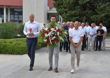 Ponos, sjećanje i zajedništvo u Kaštelima: Kaštelani dostojanstveno obilježili Dan pobjede i domovinske zahvalnosti