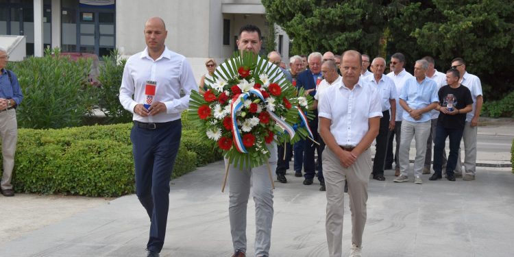 Ponos, sjećanje i zajedništvo u Kaštelima: Kaštelani dostojanstveno obilježili Dan pobjede i domovinske zahvalnosti