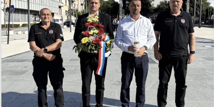 U Vukovaru u znak sjećanja odana počast poginulim i nestalim hrvatskim braniteljima u povodu 30. obljetnice VRO Oluja