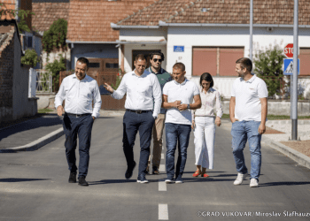 Vukovarci dobili obnovljenu Ulicu Vlahe Bukovca: Nova rješenja za vozače, pješake i vjernike Sajmišta