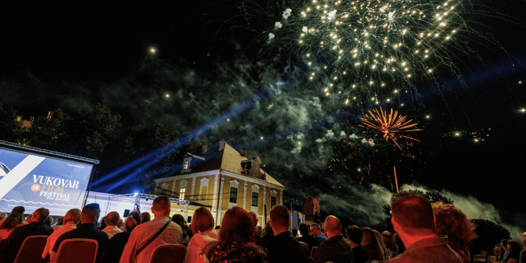 Zatvaranje Vukovar Film Festivala zbog lošeg vremena prebacuje se u Hrvatski dom, uz predstavljanje zemlje partnera Mađarske
