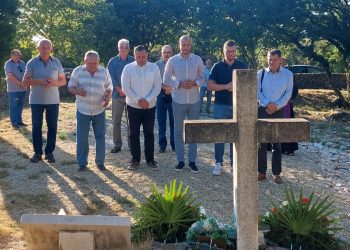 KAŠTELA SE PRISJETILA ŽRTAVA TOTALITARNIH REŽIMA: Cvijeće i svijeće za nevine u Kevinoj jami