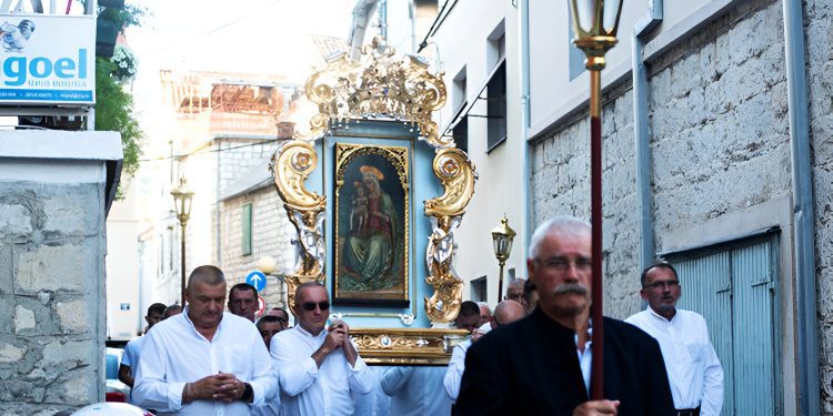 Sve župe Kaštela slave Veliku Gospu – procesije, hodočašća i bogat duhovni program