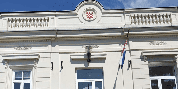 Na Domu kulture u Sotinu oslikan hrvatski grb – simbol zajedništva, ponosa i sjećanja