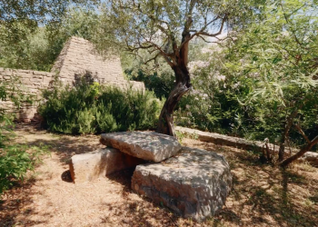 Proslava Svjetskog dana turizma u Kaštelima: Duh tradicije i umjetnosti uz 27 godina Biblijskog vrta