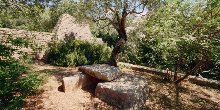 Proslava Svjetskog dana turizma u Kaštelima: Duh tradicije i umjetnosti uz 27 godina Biblijskog vrta