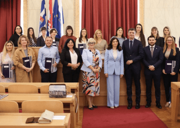 Osječko-baranjska županija dodijelila 75.000 eura potpora poslijediplomcima: Ugovore primilo 89 polaznika