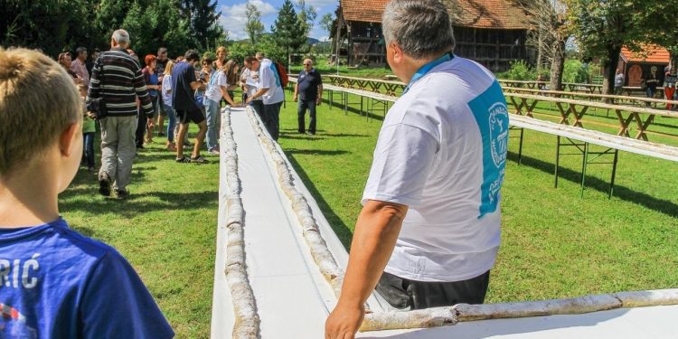 NIKAD VIĐENO NA SVIJETU! Tri kilometara štrudle slagat će se u Hrvatskoj, a sve s namjerom da naša zemlja obori GUINNESS WORLD RECORDS™ naslov 