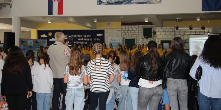 9. Srdelijada u školi Bijaći: U znaku mora, kruha i sredozemne medvjedice Adriane