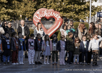 Vukovar slavi Dječji tjedan:  Ljubav djeci prije svega – poruka malih srca koja mijenja svijet