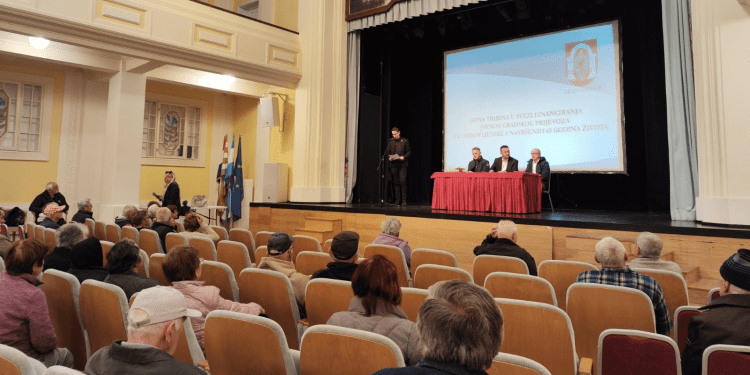 Tribina za umirovljenike u Vukovaru: Grad najavio nastavak financiranja javnog prijevoza