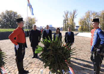 Osijek u molitvi i sjećanju: Županica Tramišak i branitelji odali počast poginulima