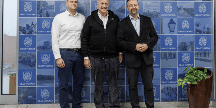 Jakov Sedlar u Vukovaru: Gradonačelnik Pavliček primio redatelja filma “260 dana”