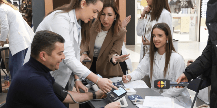 Čuj, Srce Ti Priča: Osječki studenti medicine u Portanovi pretvorili subotnji shopping u mali preventivni kardiološki pregled građana