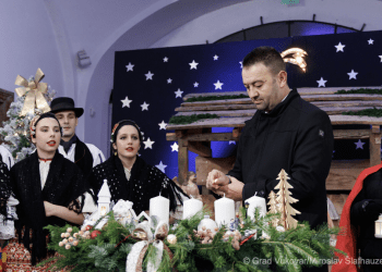 (FOTO) Vukovar zapalio svijeću nade: Toplo srce grada u hladnoj zimi
