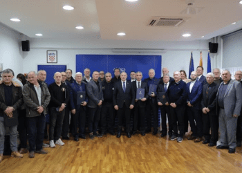 Ministar Medved uručio braniteljske zahvalnice za oslobađanje Lipika te ugovore za spomen-park u Lipiku i spomen-sobu u Požegi