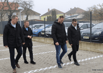 Grad Vukovar nastavlja ulagati u prometnu infrastrukturu: izgrađeno novo parkiralište u Ulici Jakova Gotovca