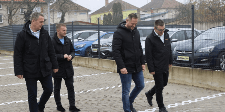 Grad Vukovar nastavlja ulagati u prometnu infrastrukturu: izgrađeno novo parkiralište u Ulici Jakova Gotovca