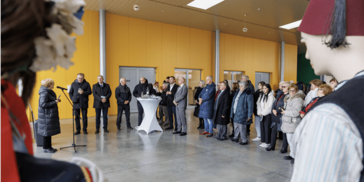 Šarenilo tradicije u srcu Vukovara: Održana 6. Izložba narodnih nošnji nacionalnih manjina