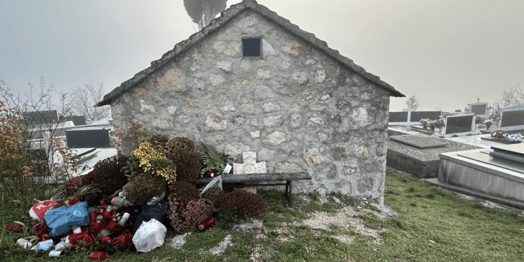 Put prema CGO Lećevica vodi preko kamene oporuke predaka: Stoljetni križevi i sarkofazi kao kolateralna šteta projekta