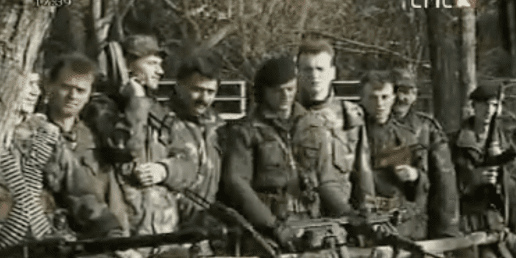 (VIDEO) 31. prosinca 1991. – Dan kada je Hrvatska prvi put čula “Bojnu Čavoglave”, pjesmu nastalu na prvoj crti bojišnice
